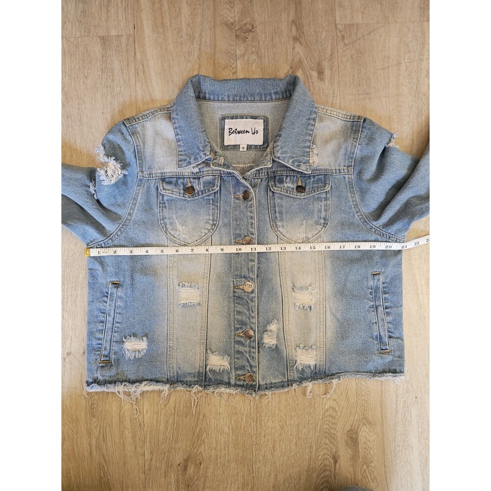 Between Us Distressed Denim Jacket Size 1X With Pockets - Picture 5 of 7